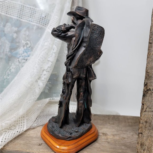 Vanmark Cowboy with Saddle Branded iron Collection Figurine - Picture 4 of 11